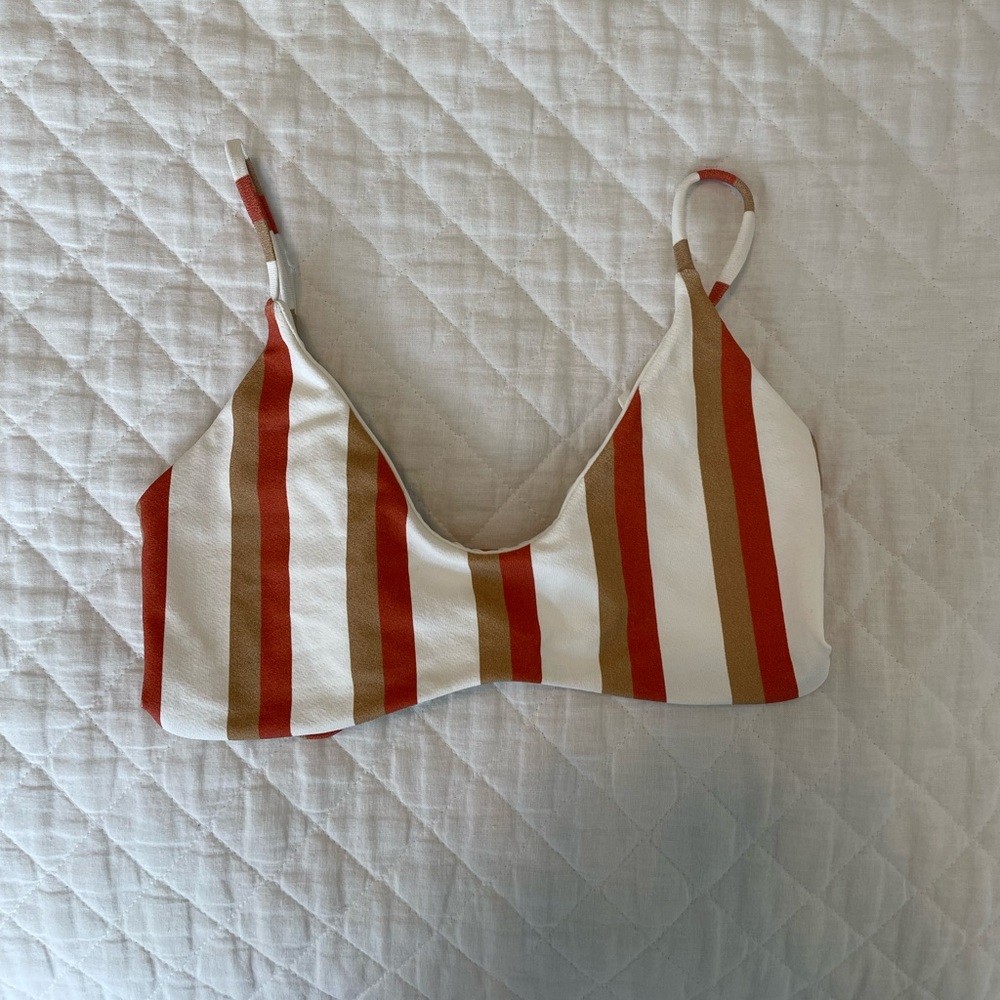 Boys and arrows Jackson bikini top in hotty toddy